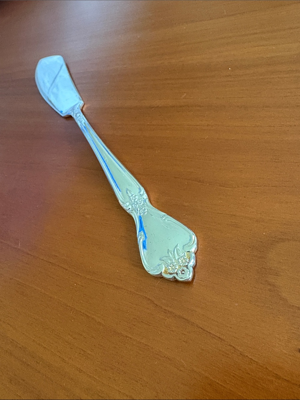 NEW silver Floral-Accent beautiful Butter Knife - Classic